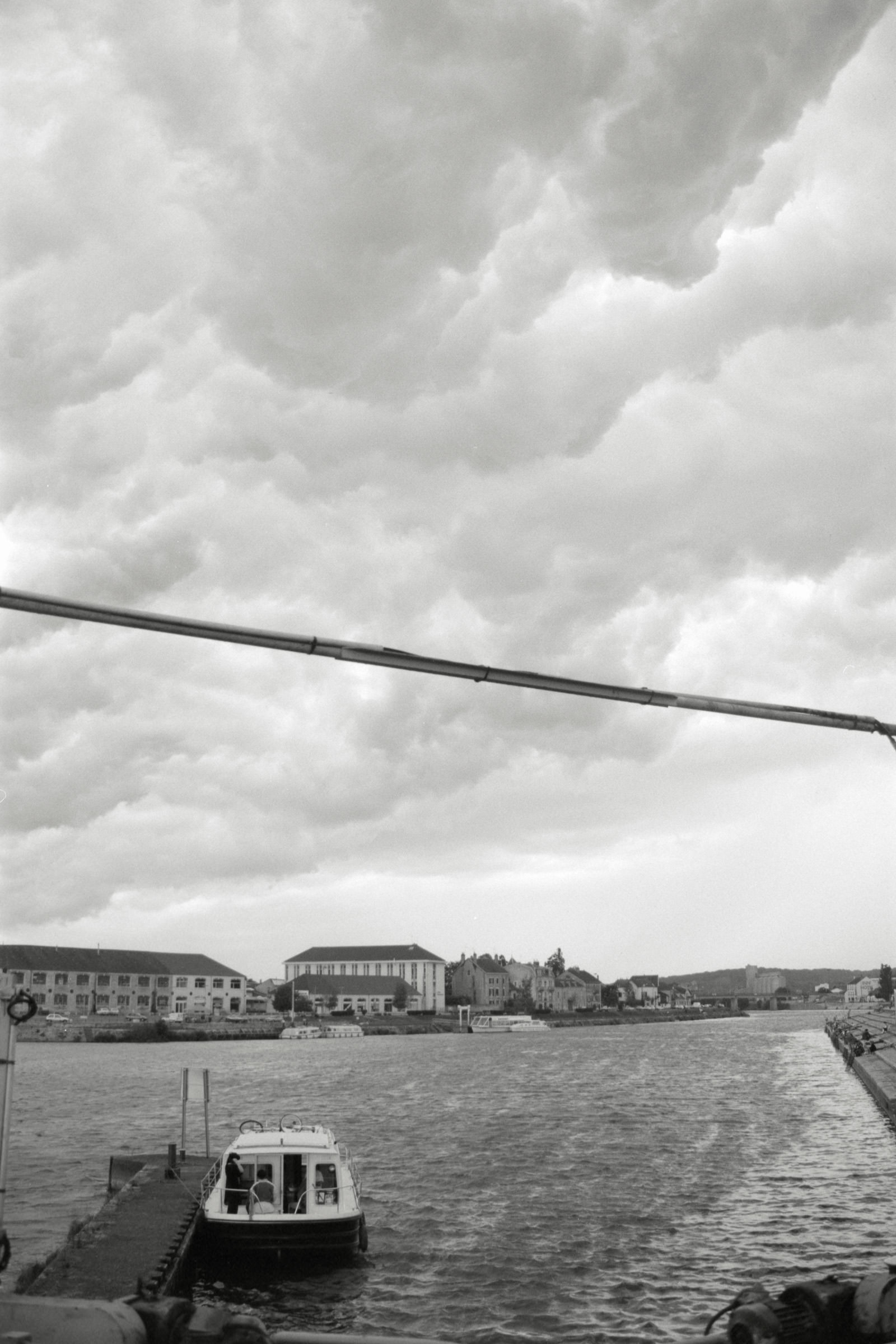 AHP F1990 09 004 sc250506 img12 NLP